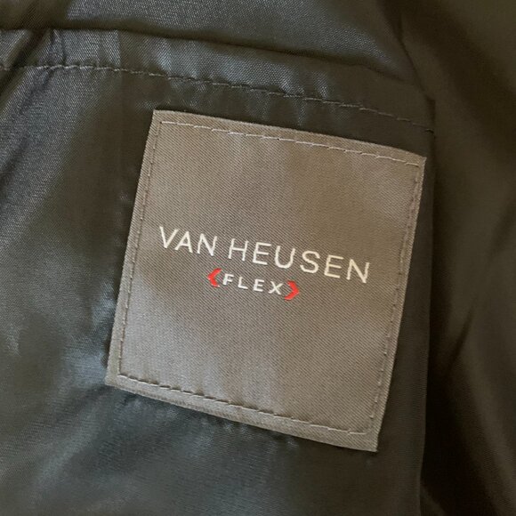 Boys Van Heusen Black Suit Size 14 - Picture 4 of 4